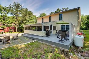 Blakeslee Home w/ Private Hot Tub, 5 Mi to Skiing!