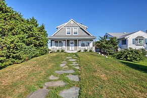 Luxe Waterfront East Quogue Home w/ Beach On-site!