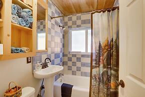 South Lake Tahoe Cabin: Hot Tub & Deck!