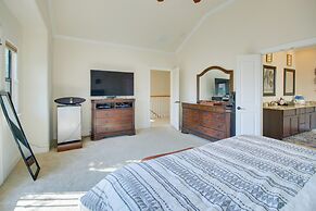 Pet-friendly Houston Home ~ 7 Mi to Downtown!