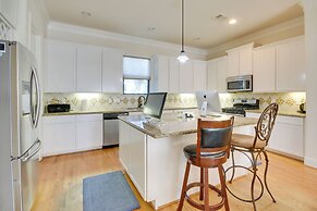 Pet-friendly Houston Home ~ 7 Mi to Downtown!