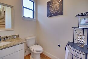 Pet-friendly Houston Home ~ 7 Mi to Downtown!