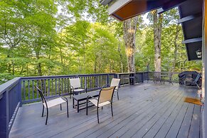 2 Mi to Beech Mtn: Blue Ridge Cabin w/ Deck