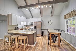 2 Mi to Beech Mtn: Blue Ridge Cabin w/ Deck