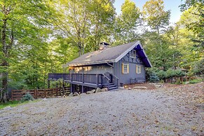 2 Mi to Beech Mtn: Blue Ridge Cabin w/ Deck