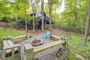2 Mi to Beech Mtn: Blue Ridge Cabin w/ Deck