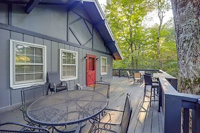 2 Mi to Beech Mtn: Blue Ridge Cabin w/ Deck