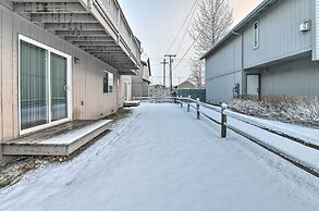 Cozy Anchorage Townhome < Half Mile to Jewel Lake!