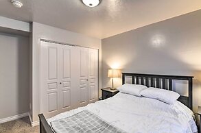 Cozy Anchorage Townhome < Half Mile to Jewel Lake!