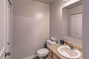 Cozy Anchorage Townhome < Half Mile to Jewel Lake!