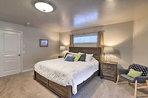 Cozy Anchorage Townhome < Half Mile to Jewel Lake!