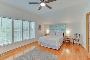 Lake Escape in Cadiz w/ Dock: Families Welcome!