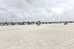 Walk to Bars & Shops: Resort Condo in Hilton Head!