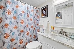 Walk to Bars & Shops: Resort Condo in Hilton Head!