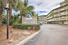 Walk to Bars & Shops: Resort Condo in Hilton Head!