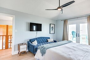 Oceanfront Surfside Beach Home: Deck + Grill!