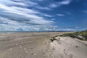 Oceanfront Surfside Beach Home: Deck + Grill!