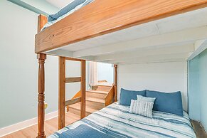 Oceanfront Surfside Beach Home: Deck + Grill!