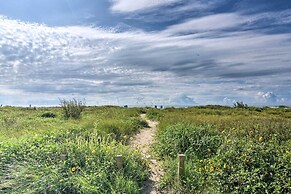 Oceanfront Surfside Beach Home: Deck + Grill!