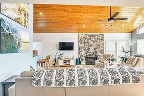 Oceanfront Surfside Beach Home: Deck + Grill!