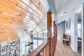 Oceanfront Surfside Beach Home: Deck + Grill!