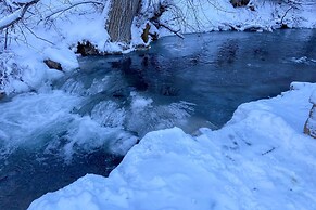 Provo Canyon Cabin 'treehouse' w/ Mountain Views