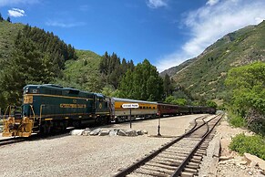 Provo Canyon Cabin 'treehouse' w/ Mountain Views