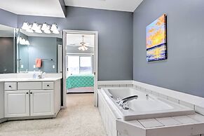 Lake Ozark Waterfront Condo w/ Access to 2 Pools