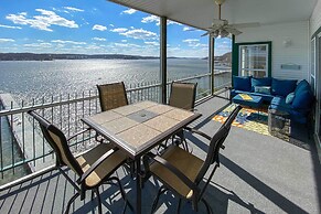 Lake Ozark Waterfront Condo w/ Access to 2 Pools