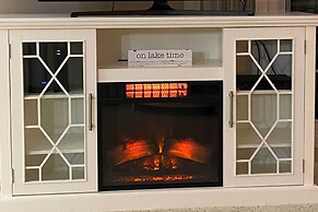 Lake Ozark Waterfront Condo w/ Access to 2 Pools