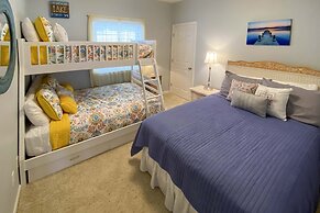 Lake Ozark Waterfront Condo w/ Access to 2 Pools