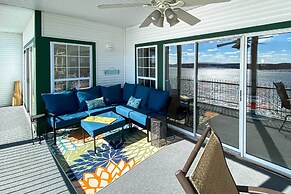 Lake Ozark Waterfront Condo w/ Access to 2 Pools