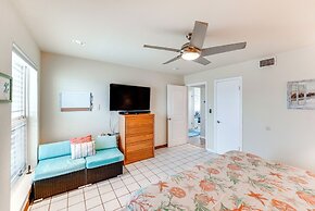 Waterfront Mustang Island Condo w/ Dock!