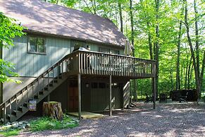 Pocono Lake House Near Skiing & Kalahari Resort!