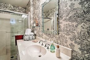 Northwest Michigan Duplex: 1/2 Mi to Lake Michigan