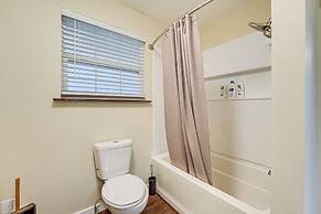 Lakeside Blue Eye Escape w/ Game Room & Hot Tub!