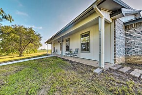 9 Mi to Belton Lake: Home w/ Fire Pit & Patio