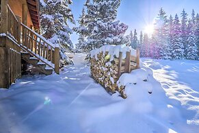 Fairplay Cabin w/ Mountain Views ~ 25 Mi to Breck!