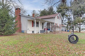 Central & Private Milan Home ~ 10 Mi to Sandusky!