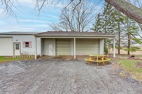 Central & Private Milan Home ~ 10 Mi to Sandusky!