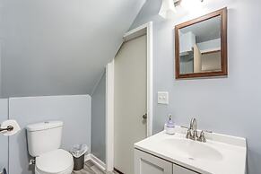 Central & Private Milan Home ~ 10 Mi to Sandusky!