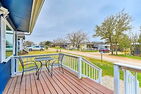 Lake Granbury Getaway ~ 1 Block to Waterfront