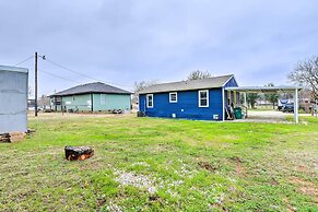 Lake Granbury Getaway ~ 1 Block to Waterfront