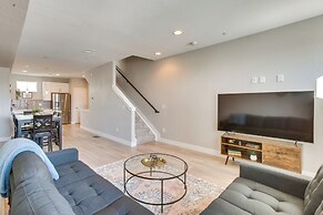 Modern Townhome w/ Rooftop Hot Tub + Mtn View