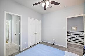 Modern Townhome 3 Mi to Downtown Houston!