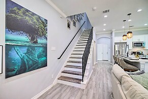Modern Houston Townhome - 3 Mi to Downtown!