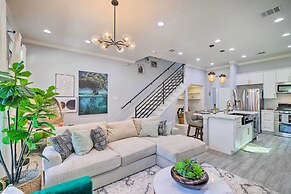 Modern Houston Townhome - 3 Mi to Downtown!
