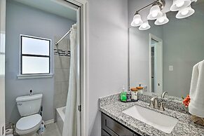 Modern Houston Townhome - 3 Mi to Downtown!