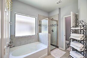 Modern Houston Townhome - 3 Mi to Downtown!