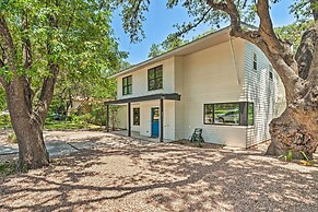 Modern Austin Home w/ Yard ~ 1 Mi From Acl!